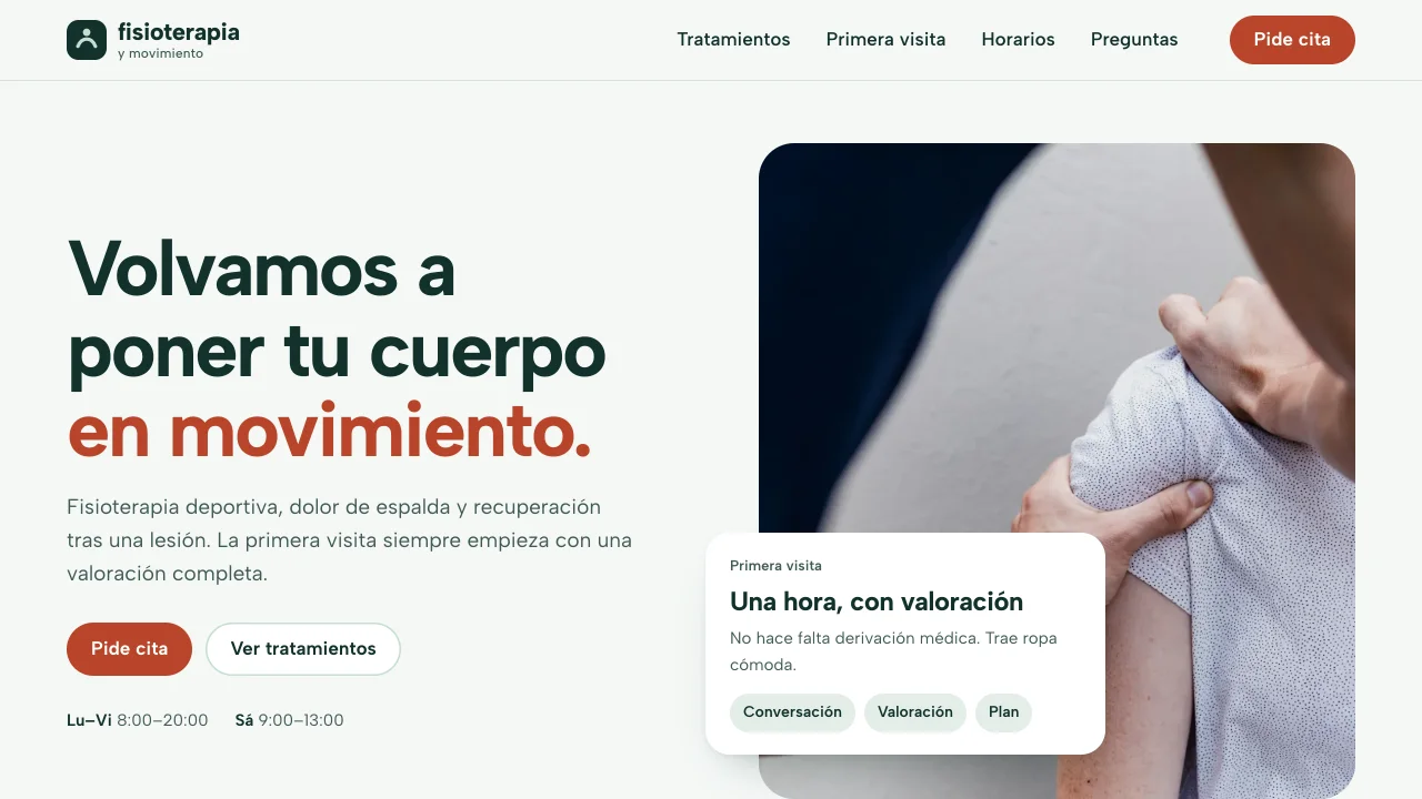 El concepto de fisioterapia en el ordenador: la portada, los tratamientos y el horario con el botón «Pide cita».