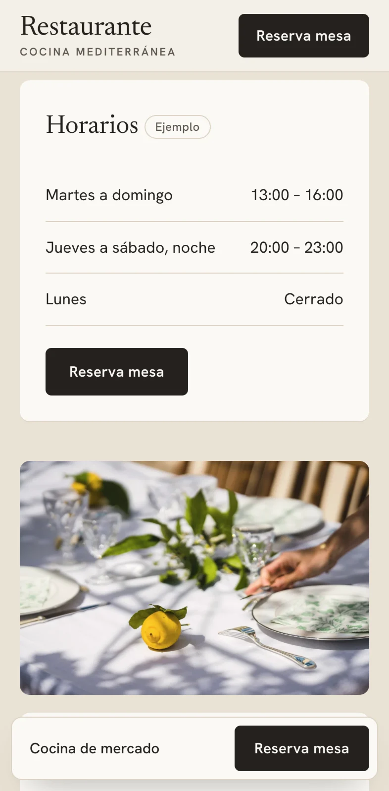 El horario en el móvil, con el botón «Reserva mesa» en la tarjeta y en la barra fija de abajo.
